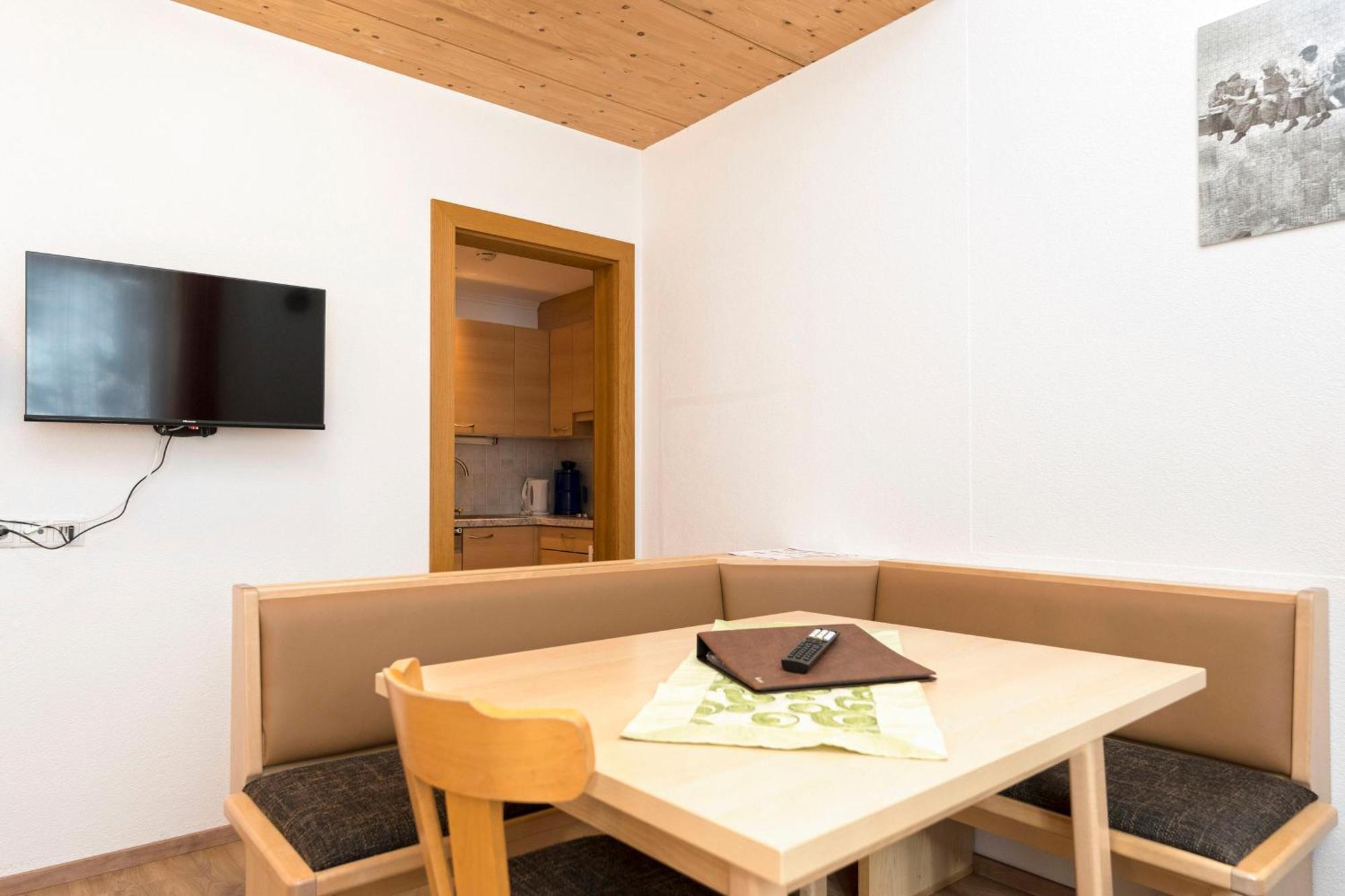 Hotel Garni Siegele - Inklusive Silvretta-Card Premium Ischgl Exterior photo